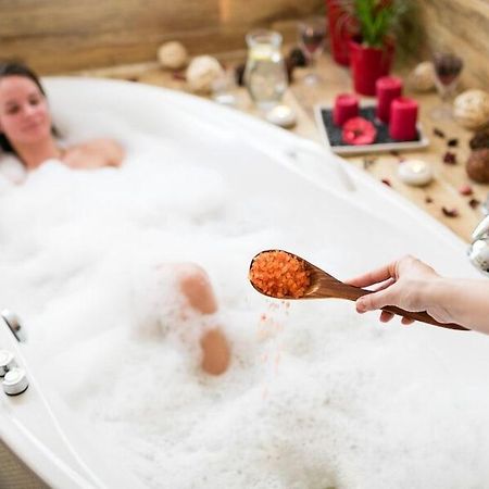 Wine Wellness Hotel Amande Hustopeče Εξωτερικό φωτογραφία