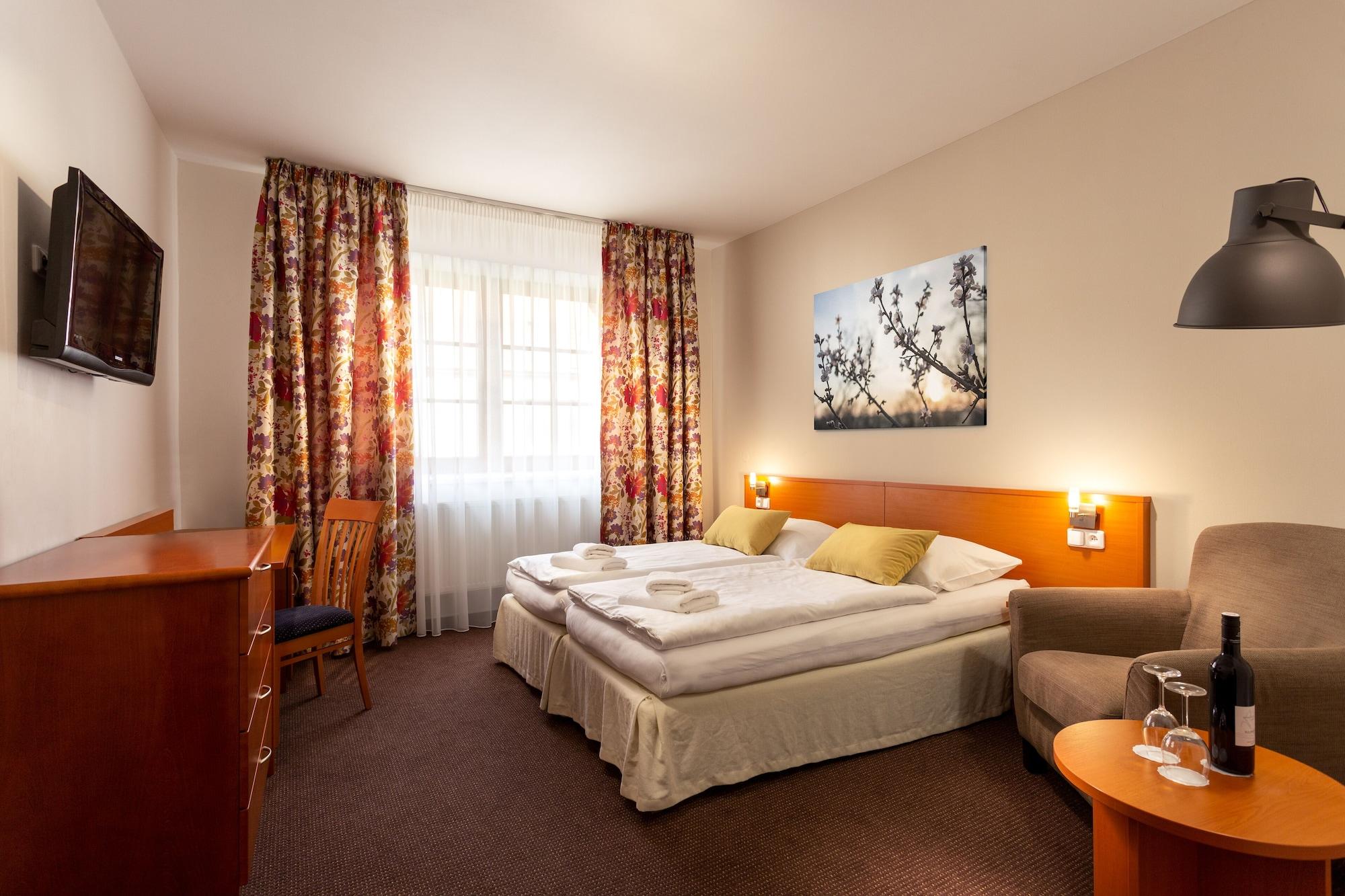 Wine Wellness Hotel Amande Hustopeče Εξωτερικό φωτογραφία