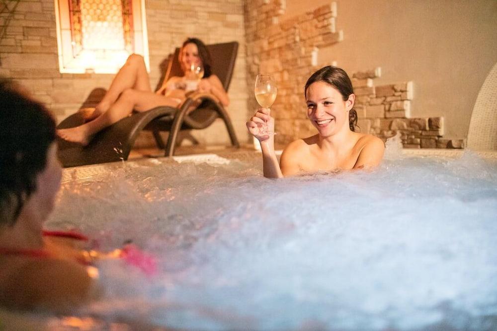Wine Wellness Hotel Amande Hustopeče Εξωτερικό φωτογραφία