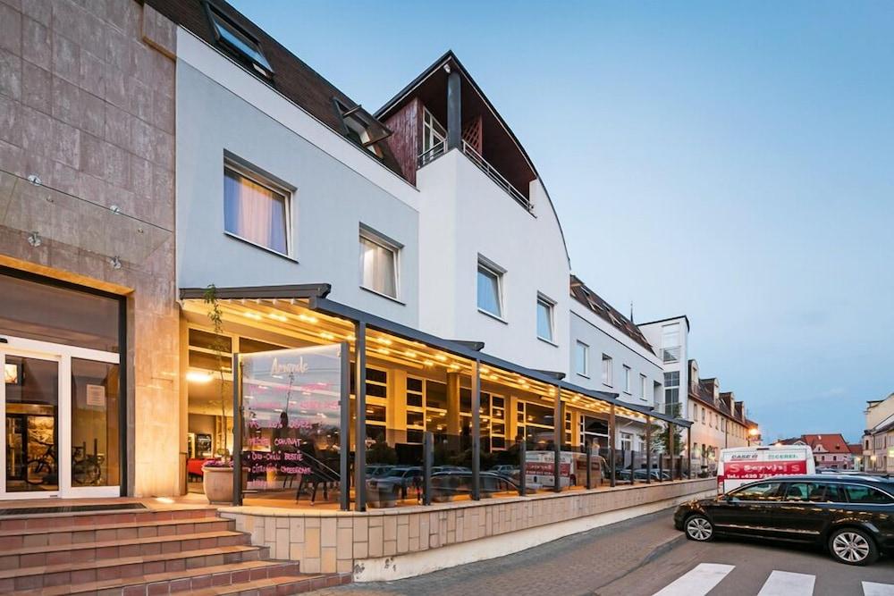 Wine Wellness Hotel Amande Hustopeče Εξωτερικό φωτογραφία
