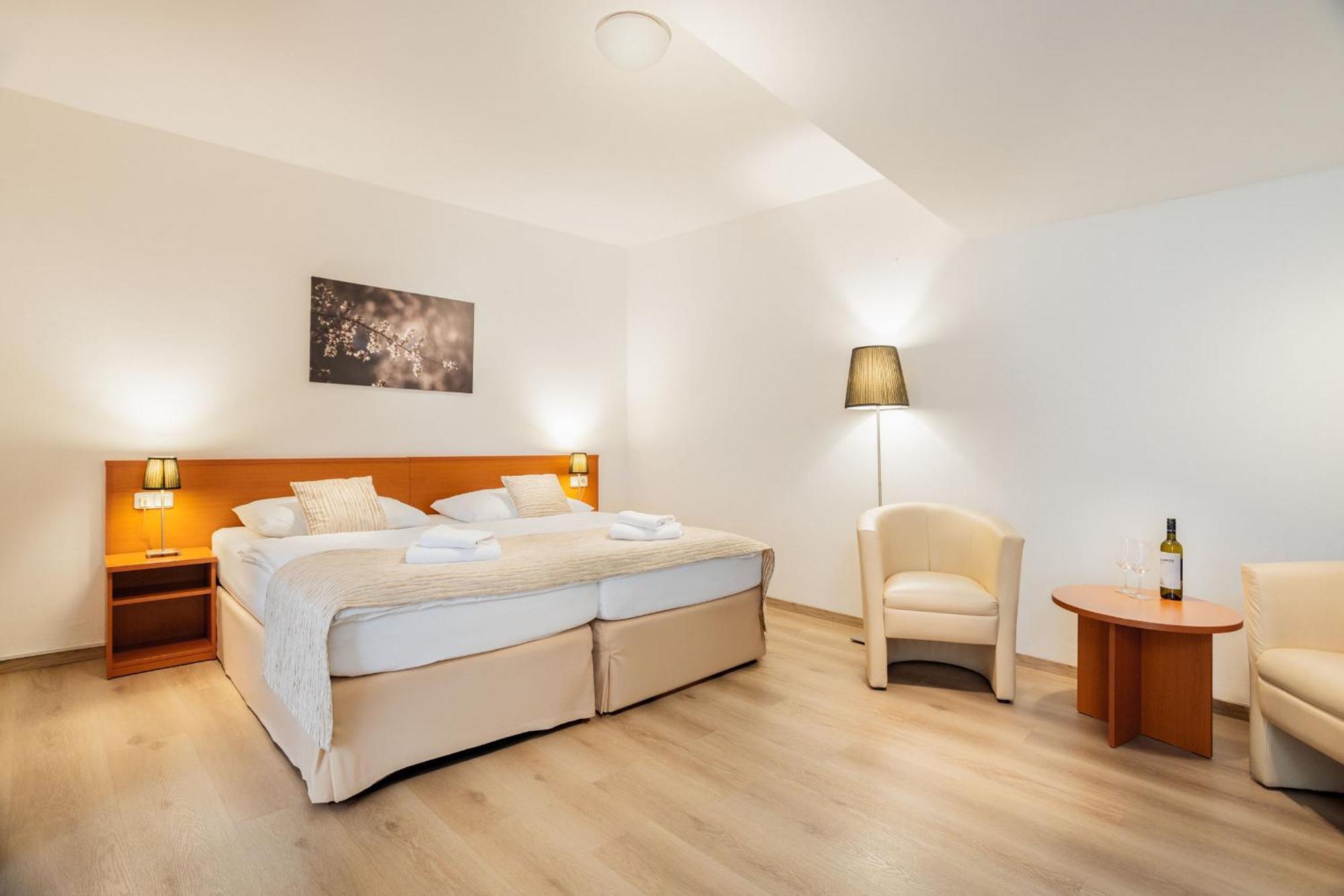 Wine Wellness Hotel Amande Hustopeče Εξωτερικό φωτογραφία