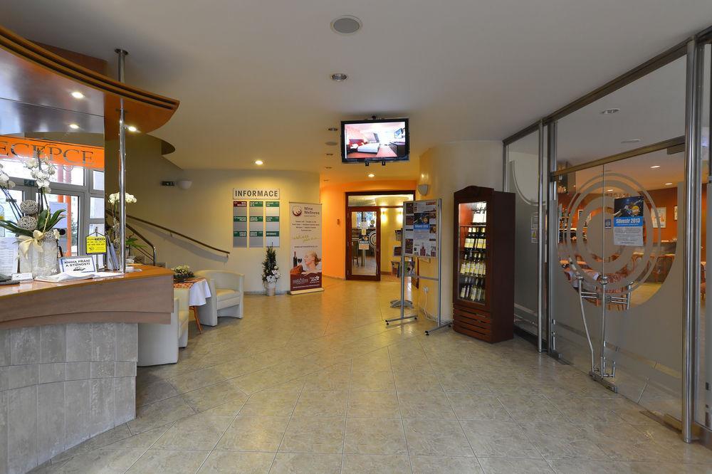 Wine Wellness Hotel Amande Hustopeče Εξωτερικό φωτογραφία