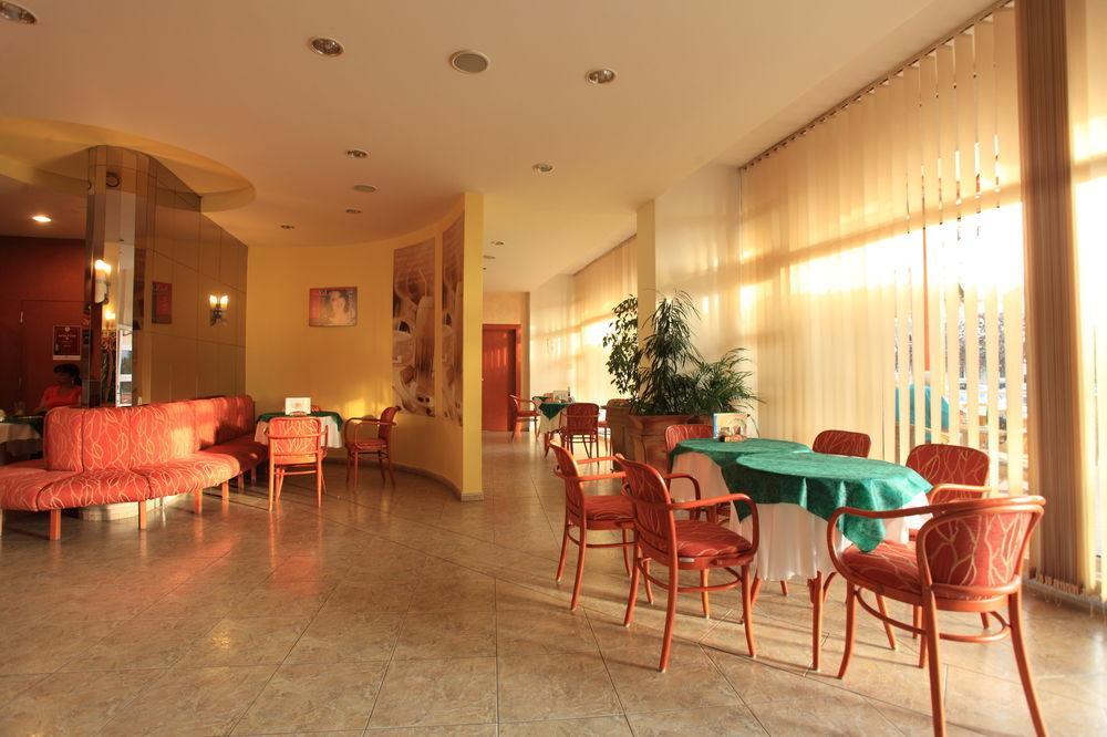 Wine Wellness Hotel Amande Hustopeče Εξωτερικό φωτογραφία
