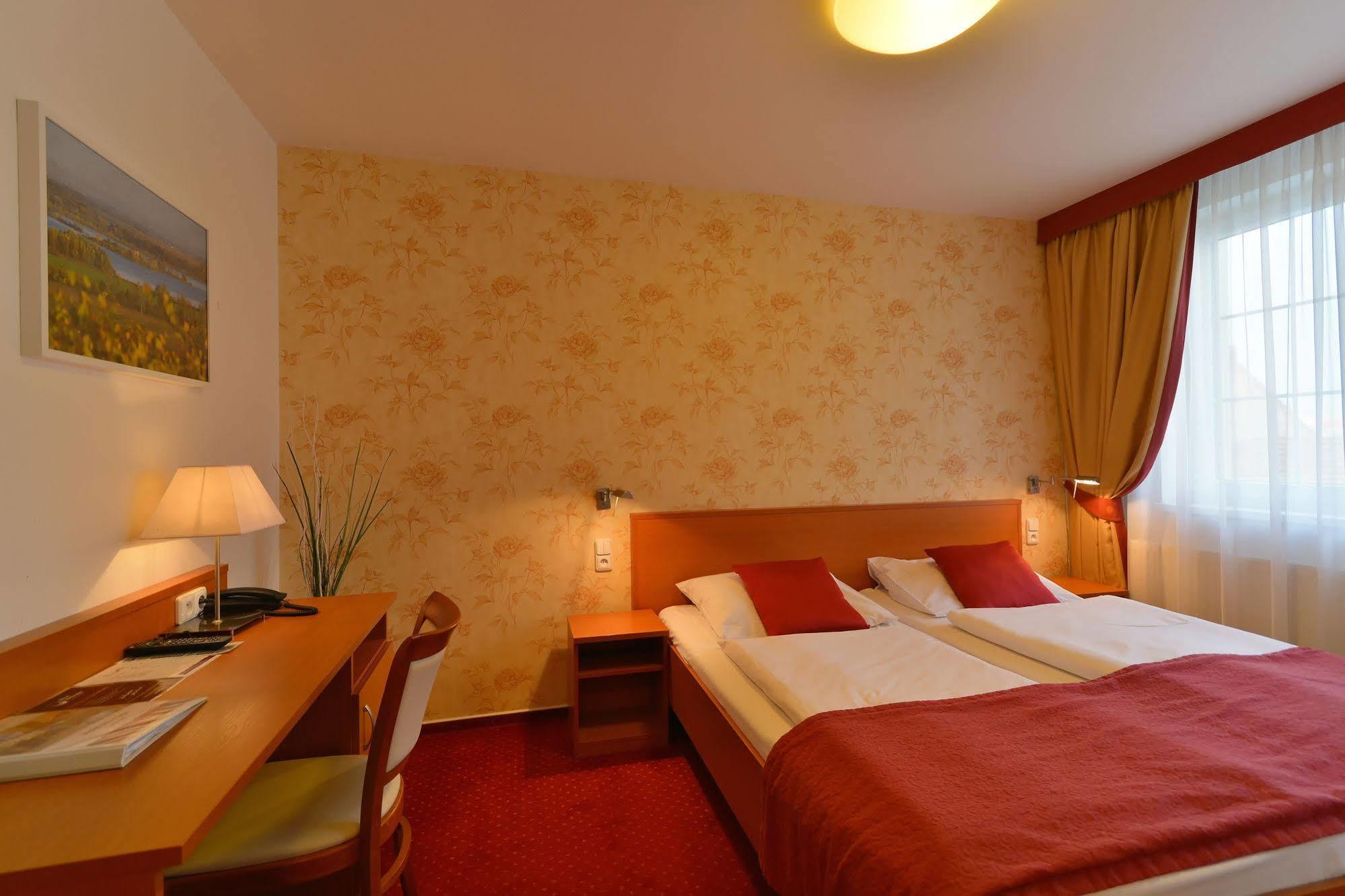 Wine Wellness Hotel Amande Hustopeče Εξωτερικό φωτογραφία